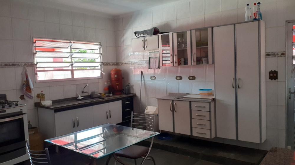 VENDO CASA COM 02 SALÕES NO PA